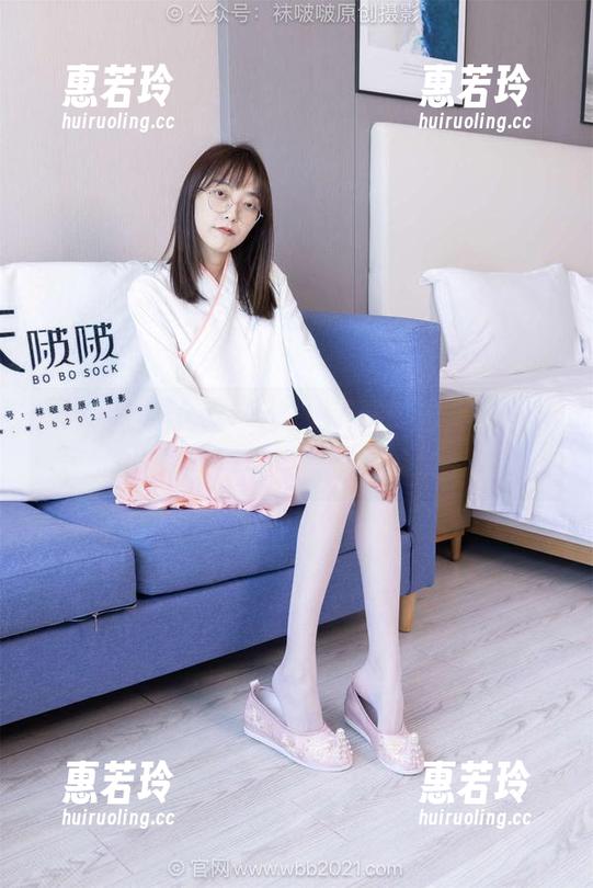 BoBoSocks袜啵啵 - 写真时光，菠萝裸足在色彩中舞动的图集