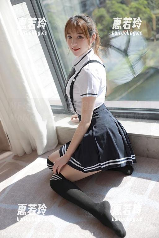MFStar模范学院 - 肉丝无界限：伊小七MoMo的写真作品合集，艺术与魅惑的交织