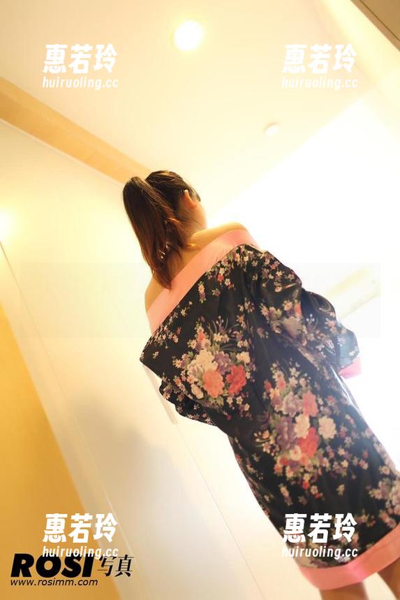 ROSI学姐最新力作：帅气、美丽的免费写真等你来下载！
