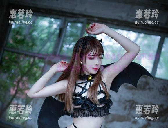 “Sakiiii翎柒的秘密：套装图包，单身狗们快速下载养眼！”谁说单身就不能享受美好？