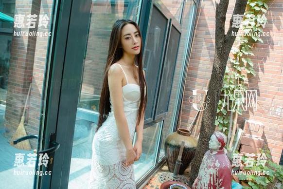 UGirls尤果网 - Abby金金的丝袜魔法：全新套图更新，幻想和现实交织！