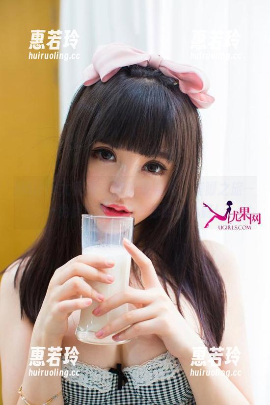 UGirls尤果网 - 跟随凌希儿，美脚之旅——免费原图，承包你的小心脏！