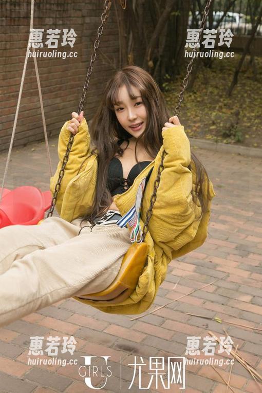 UGirls尤果网 - 走进张馥棋的黑色图包，感受那种莫名的吸引