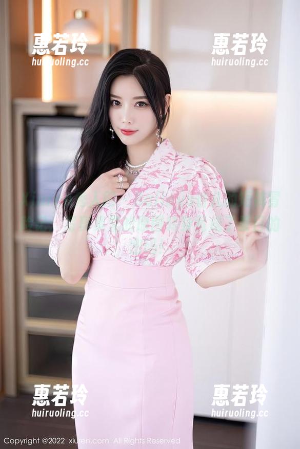 Xiuren秀人网-Baileys香儿 Xiuren秀人网 - Baileys香儿的短裤冒险记:写真集里的原图转身竟成了夏日的密码!