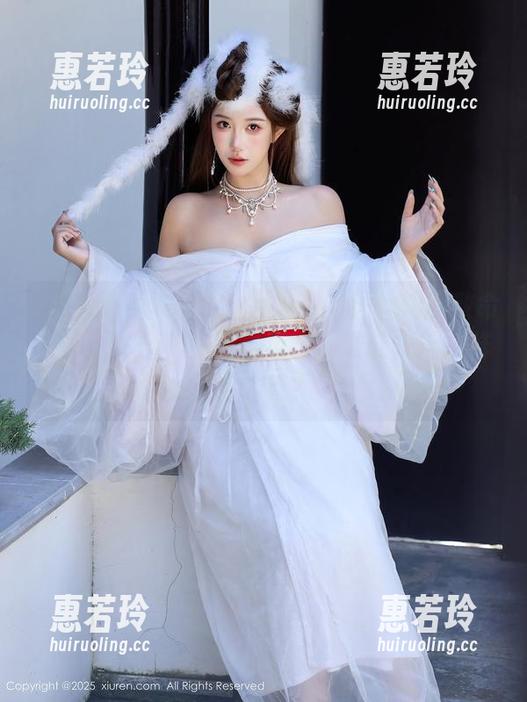 Xiuren秀人网 - Manuela玛鲁娜的致命魅力：体操服和原图组合，谁能抵挡这样的诱惑？