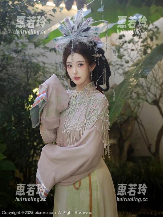 Xiuren秀人网-伊小七MoMo Xiuren秀人网 - 谁能拒绝?伊小七MoMo最新泳衣套图,简直是夏季必备