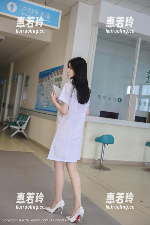 Xiuren秀人网 - 原图中的周周不吃香菜：一个女孩的灵魂，套图则是她的无限可能！