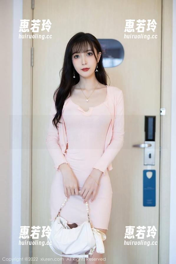Xiuren秀人网 - 小薯条nienie开拍！户外写真套图，金光闪闪的薯条亮瞎双眼～