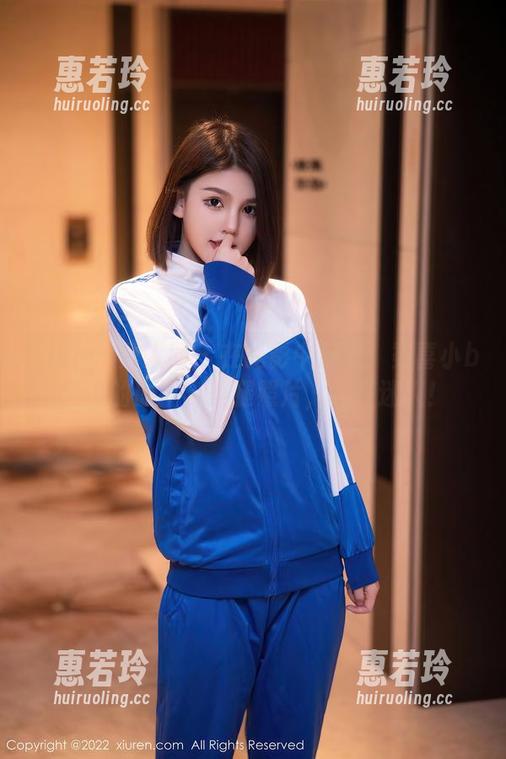 Xiuren秀人网 - 在光影中起舞：柒喜小baby的原图与美腿照片，简直迷人！