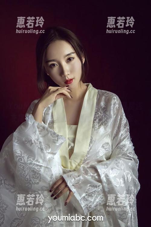 YouMi尤蜜荟-绯月樱Cherry YouMi尤蜜荟 - 绯月樱Cherry的私房连衣裙图集,细节美得让我感觉自己多余。