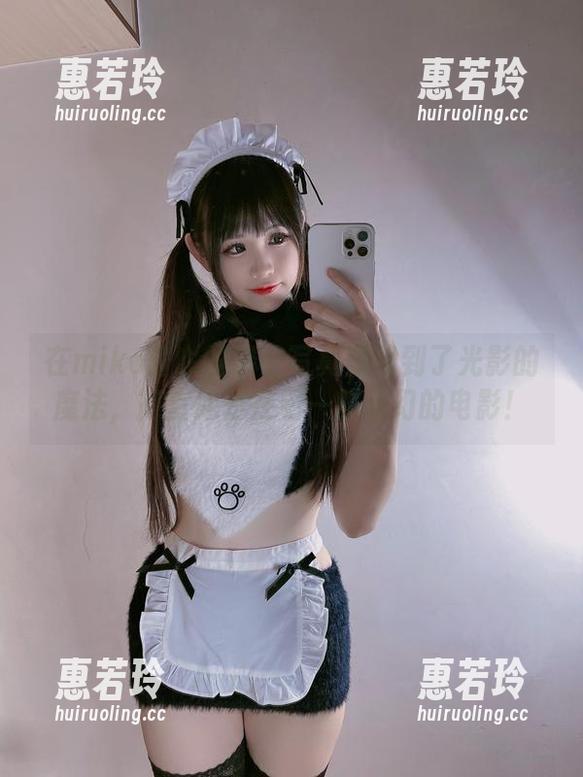 在miko酱吖的镂空写真里找到了光影的魔法，简直像是在看一部迷幻的电影！