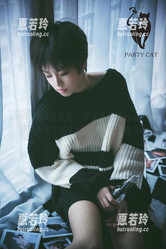 partycat轰趴猫 - 学姐杨晨晨sugar的写真合集：这个画面我只想多看几眼