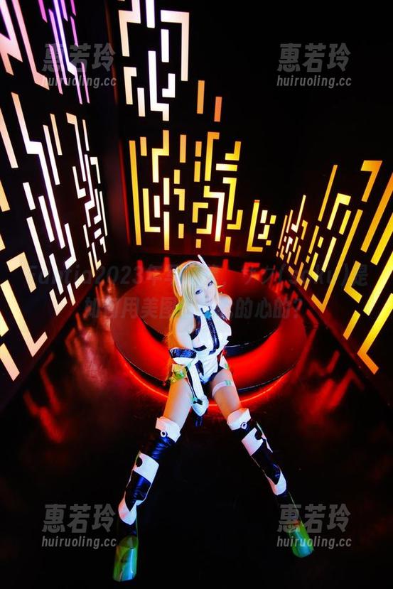Fantia2023年写真集，サク(saku)是如何用美图征服我的心的？