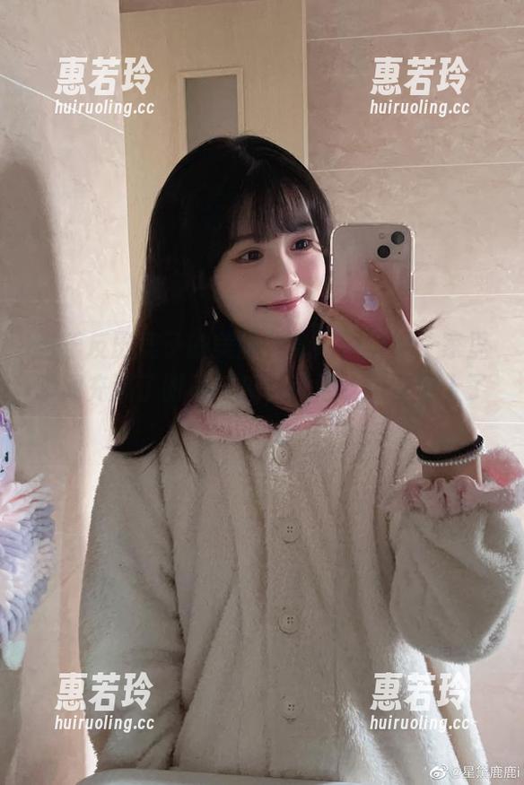 千反田鹿子 当千反田鹿子的美腿化身高清壁纸,家里瞬间充满了时尚气息,就像给墙壁穿上了新衣!
