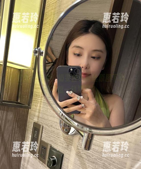 微密圈 - 快来！奶雯白色蕾丝原图下载，想不想一顿特写？