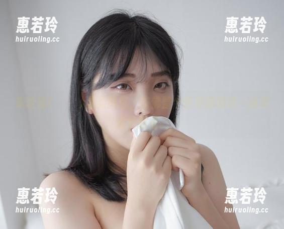 宋哈娜(송하나)温柔图包，仿佛整个世界都被这一抹柔光包裹着。