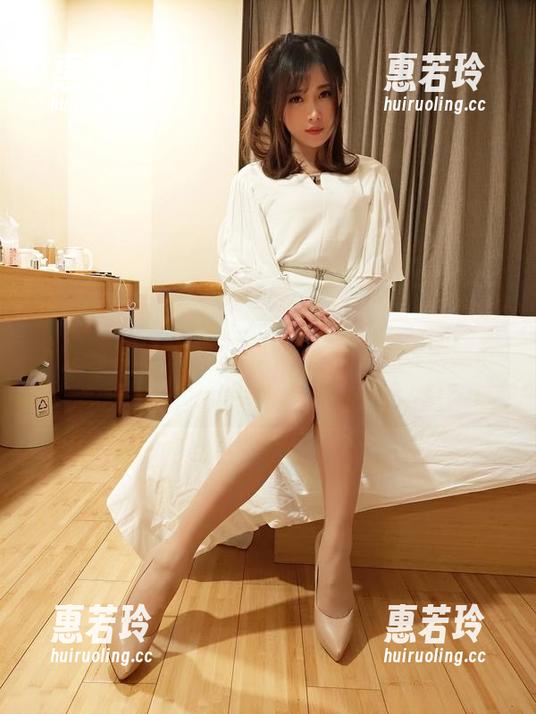 小女巫露娜 小女巫露娜的牛仔小裤裤图集——细节满分,难道每次出门都可以这么清新淡雅吗?