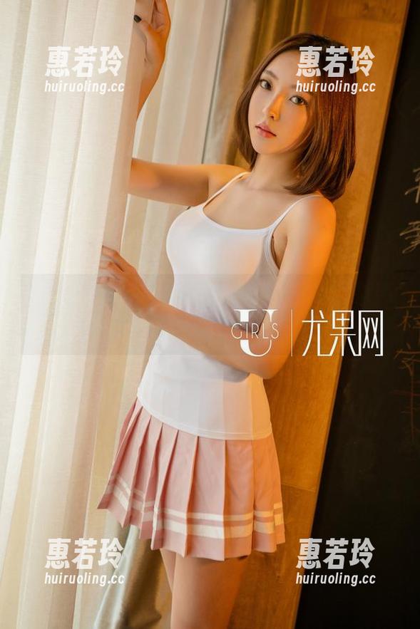 尤果网-娜依灵儿 尤果网 - 在办公室奔波的娜依灵儿:原图下载,一起领略职场风情!