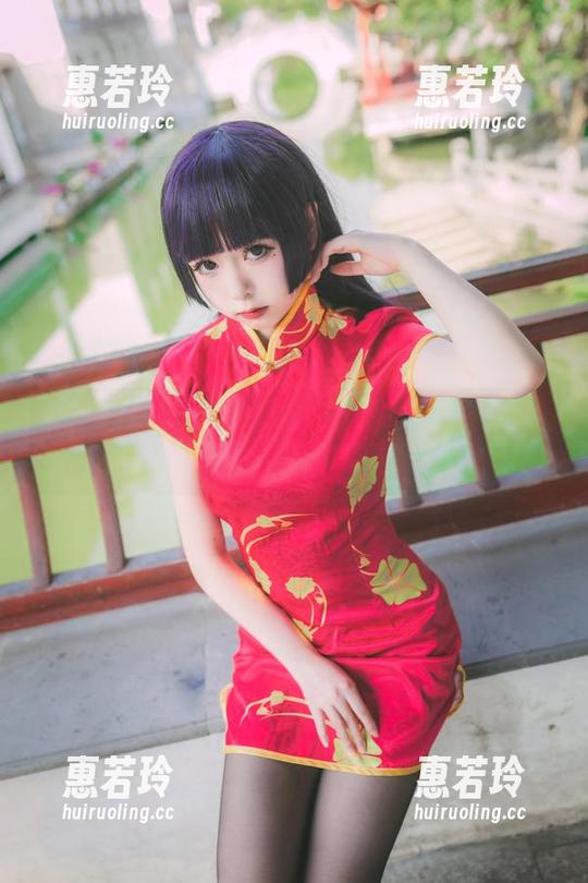 谁说泳衣只能在海边？巧克力小圆面包的写真资源告诉你造型无限
