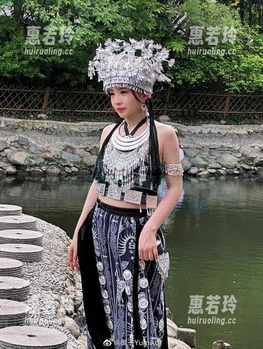 最新御子Yumiko写真：皮衣附带超能力，穿上后我都忍不住变身时尚达人！