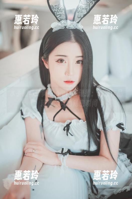 水手服与普美(bomi)的碰撞：高清作品，释放海风的私密瞬间