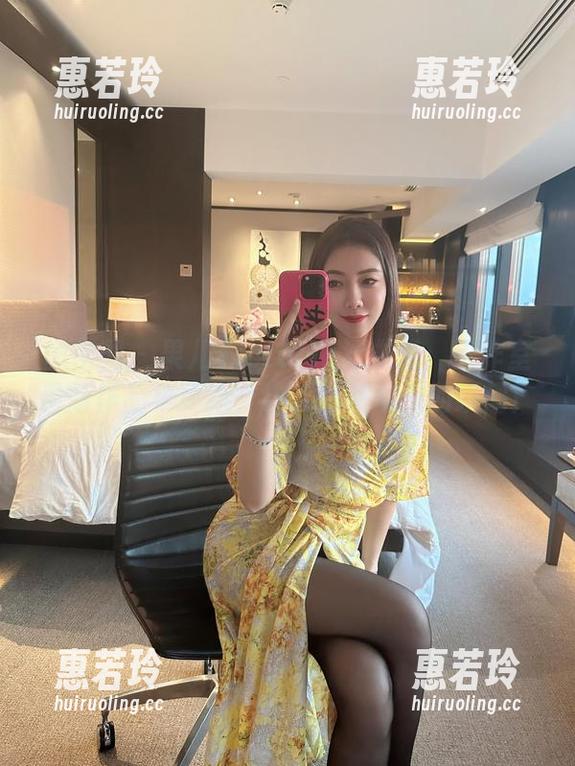微密圈 - 果儿Victoria泳衣秀：工作室最新作品集更新，让人心跳加速的瞬间！