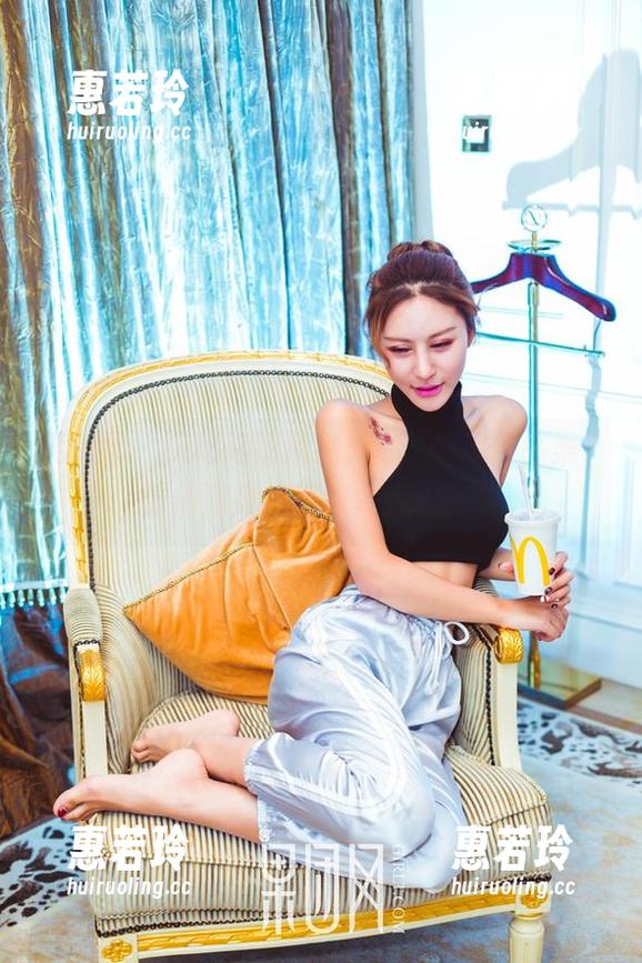 果团网-龚玥菲 果团网 - 探秘高清清纯:龚玥菲的作品集,仿佛清风拂面,令人心醉!