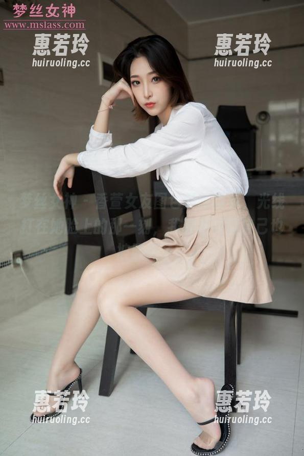 梦丝女神-香萱 梦丝女神 - 香萱女友图包最新推荐,光线打在她脸上的那一刻,我突然觉得自己也被照亮了。