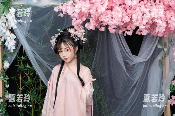解锁爆机少女喵小吉的密室世界：全新写真集资源等你来发掘！