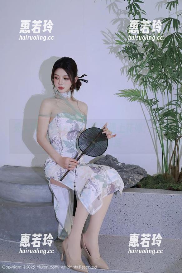 秀人网 - 当Lovely璐璐遇上花嫁：写真套图的甜蜜捕捉