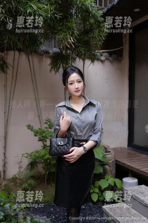 秀人网-乔一一 秀人网 - 乔一一的新篇章:红裙作品集更新,让胸口的悸动有了理由!