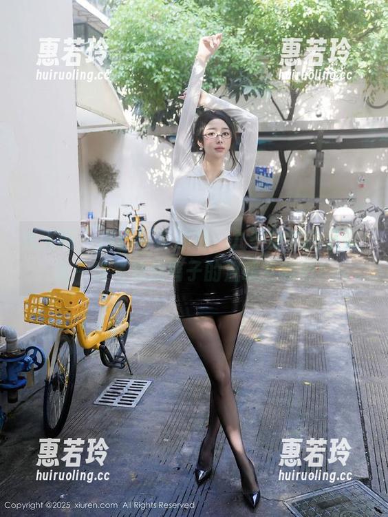 秀人网-九千柒柒 秀人网 - 原图写真放送,九千柒柒的圣诞-来一场与橡皮鸭子的温暖互动吧!