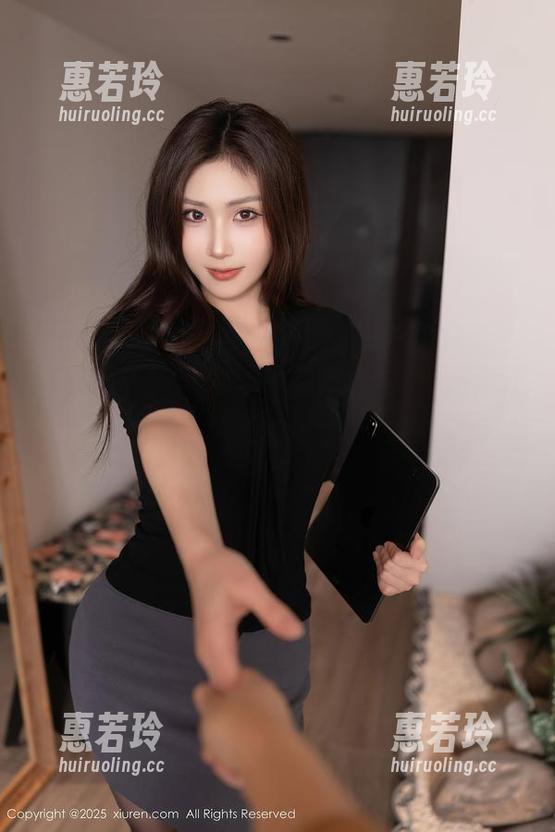秀人网-安然anran 秀人网 - 安然anran学姐的写真世界:从原图中走出的梦境