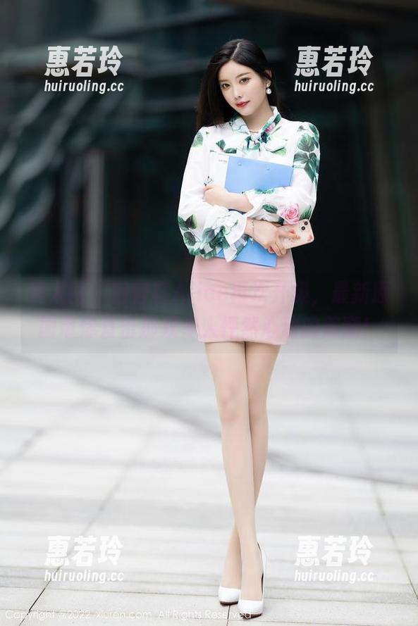 秀人网 - 容容容Alice再次升级，最新原图带你直击那双令人怦然心动的美腿！