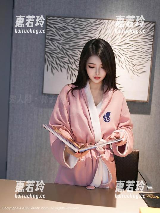 秀人网-林子欣Freya 秀人网 - 林子欣Freya与她的套装:翻开视觉的另一扇门