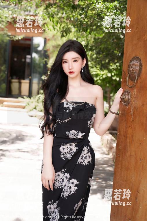 秀人网-王馨瑶Yanni 秀人网 - 修女系列原图:王馨瑶Yanni的光与影如何交错