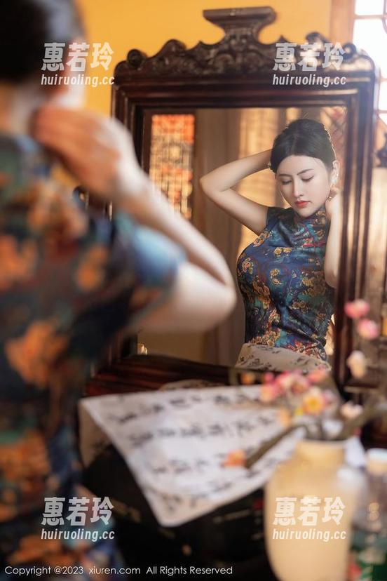 秀人网-米妮大萌萌 秀人网 - 米妮大萌萌带你进入JK写真集的梦幻世界,迷失在可爱的影像中