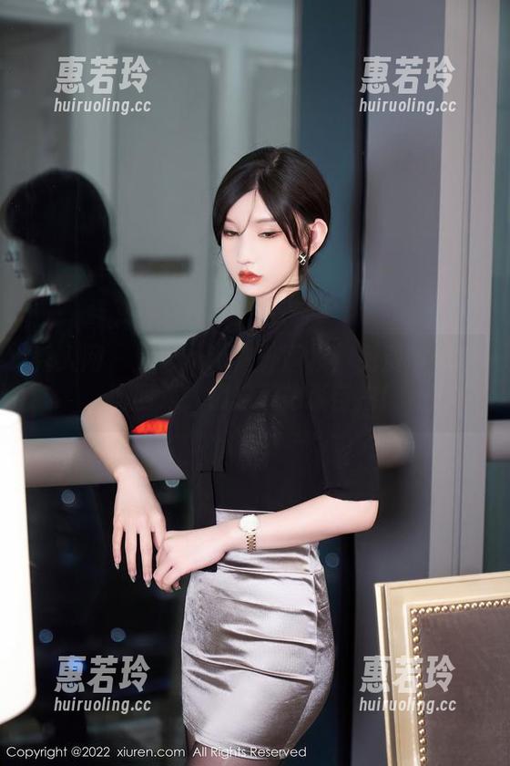 秀人网-美七mia 秀人网 - 美七mia户外图集:免费带你遨游四海,别忘了拍张自拍!