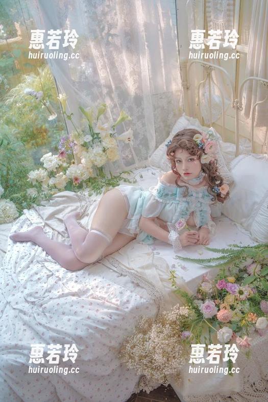 芊川一笑MNK 笑破教堂的最新图册,芊川一笑MNK带你看修女与神父的日常狂欢!