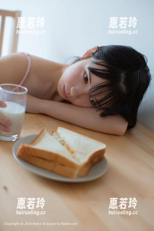 菠萝社 - 猫九酱Sakura的自拍作品：原图好像有点戏啊？