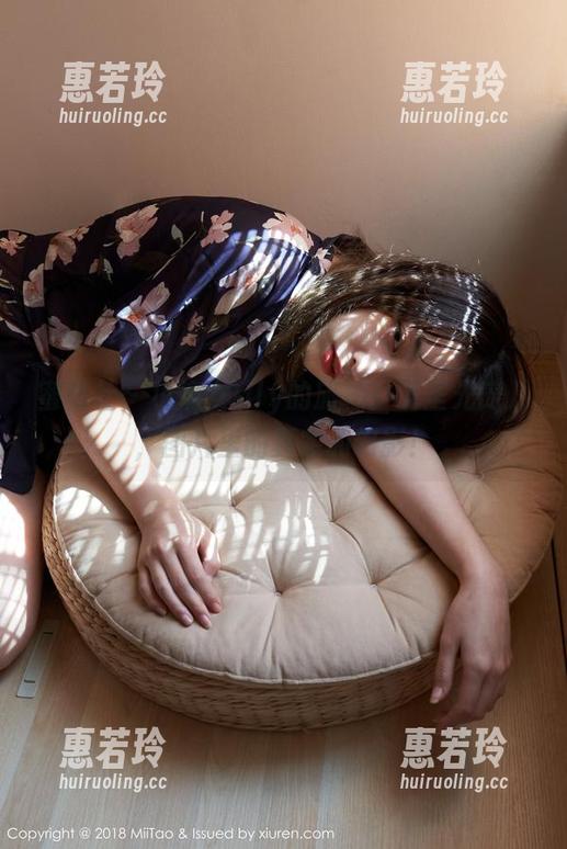 蜜桃社 - 小魔女lily的旅拍：无圣光宠儿，图片里的真实和幻影！