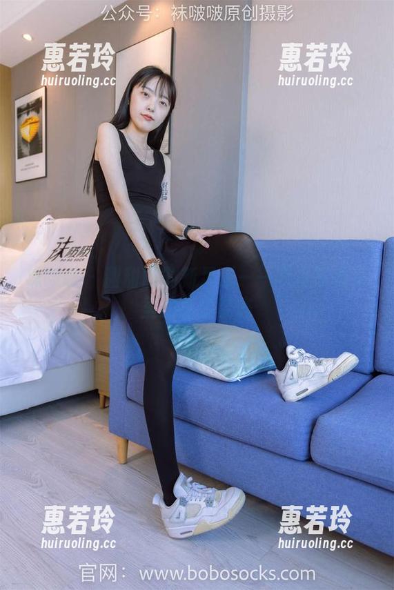 袜啵啵 - 甜甜圈的新灵感——灰丝写真集里的百变姿态