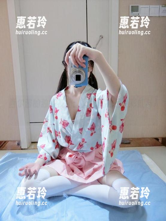 西尔酱 西尔酱的独特视角:图包里的足尖彩虹与JK白丝