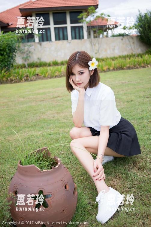 魅妍社-丽Yovi 魅妍社 - 丽Yovi的高清套装写真集:一场视觉上的小叛逆
