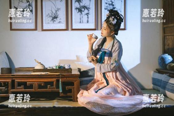 鹿八岁baby 鹿八岁baby私拍:当厨娘与镜头相遇,火花四射!